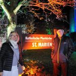 Sybille Rotermund und Klaus Pott vor der St. Marien Kirche in Wyk auf Föhr.
